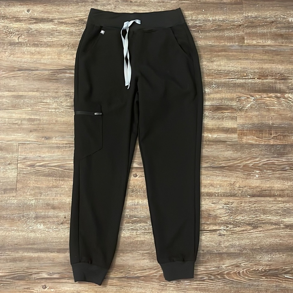 Worn once - black Figs XS Petite joggers
